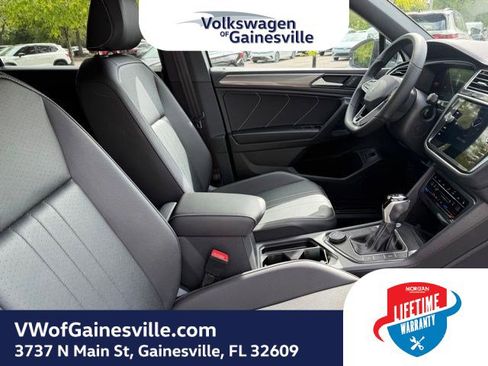 Used 2024 Volkswagen Tiguan SE R-Line AWD/4WD image 9