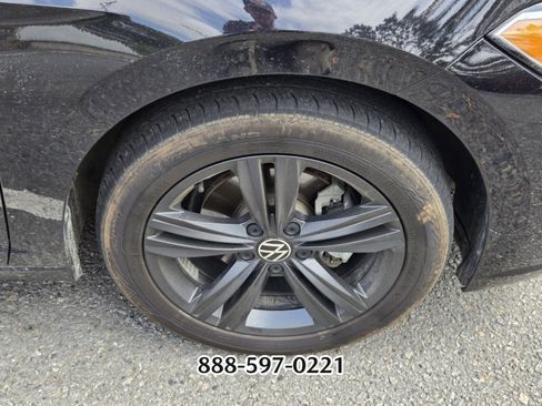 Used 2022 Volkswagen Jetta SE w/ Panoramic Sunroof Package image 9