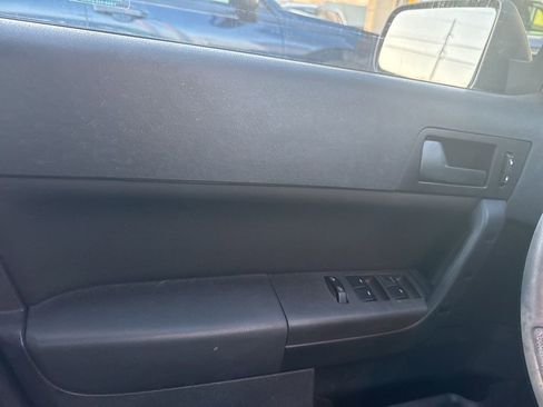 Used 2009 Ford Focus SE FWD image 9