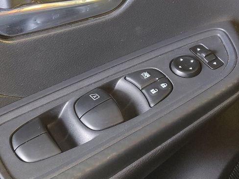 Used 2024 Nissan Versa SV w/ Trunk Package image 27