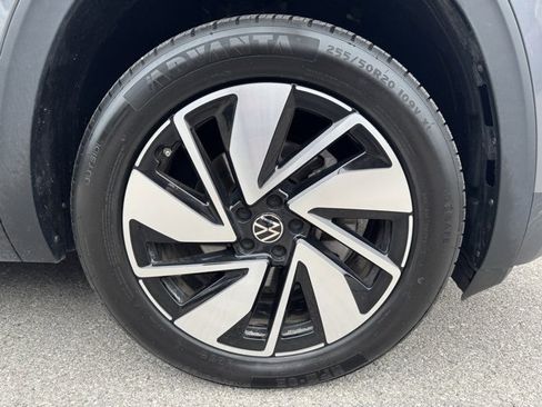 Used 2024 Volkswagen Atlas SE image 11
