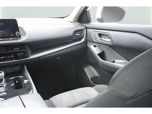 Used 2024 Nissan Rogue SV FWD image 30