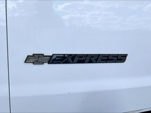 Used 2021 Chevrolet Express 2500 w/ Driver Convenience Package image 23