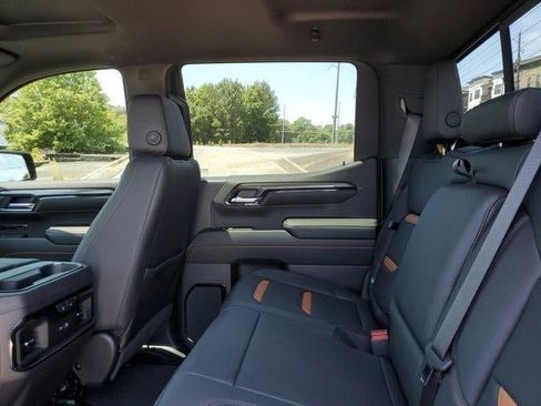 Used 2024 GMC Sierra 1500 AT4 w/ Technology Package AWD/4WD image 10