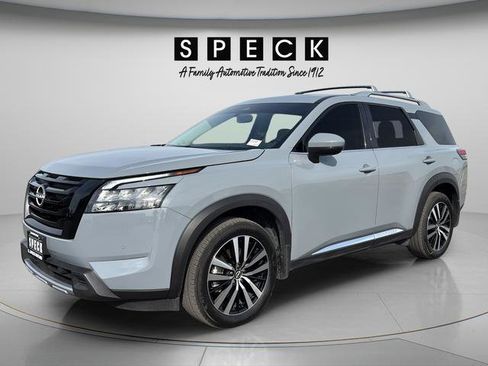 Used 2025 Nissan Pathfinder Platinum AWD/4WD image 1