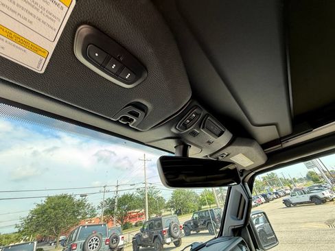Used 2022 Jeep Wrangler Unlimited Sport AWD/4WD image 24
