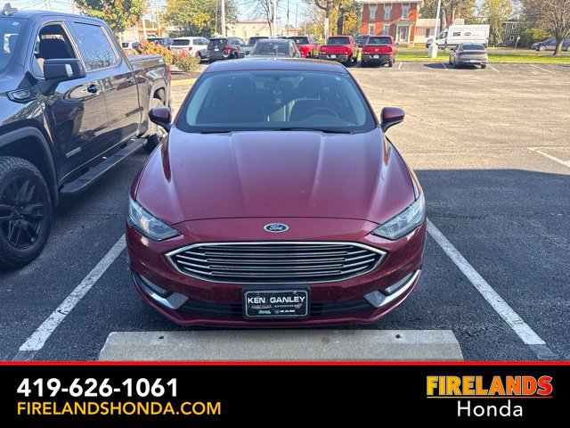 Used 2017 Ford Fusion SE w/ Equipment Group 201A FWD image 2