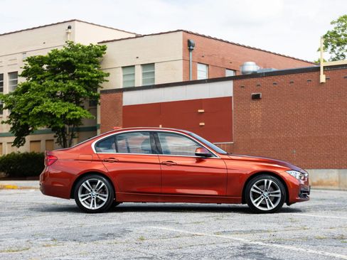 Used 2018 BMW 330i xDrive Sedan AWD/4WD image 7