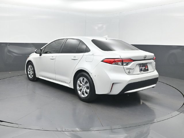 Used 2022 Toyota Corolla LE FWD image 30