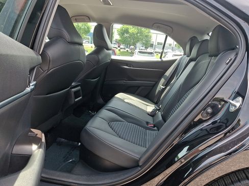 Used 2022 Toyota Camry SE w/ Convenience Package FWD image 10