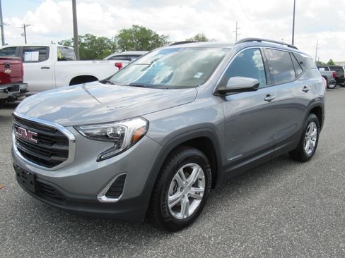 Used 2020 GMC Terrain SLE w/ Driver Convenience Package AWD/4WD image 3