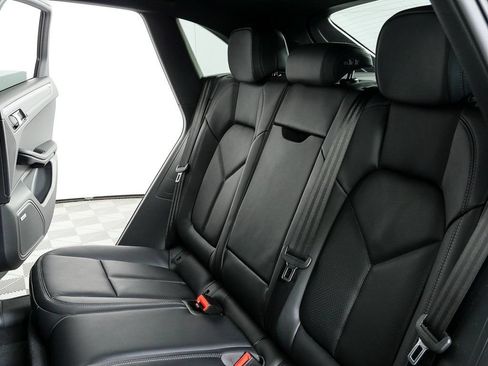 Certified 2026 Porsche Macan AWD/4WD image 22