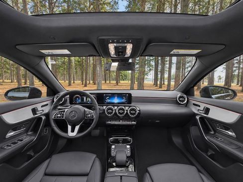Used 2021 Mercedes-Benz A 220 image 2