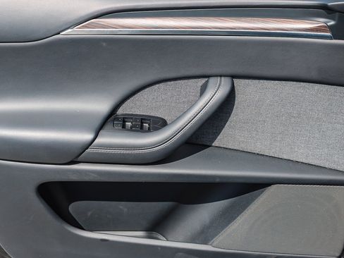 Used 2022 Tesla Model X image 21