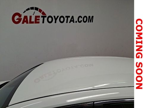 Used 2019 Toyota Camry SE FWD image 6