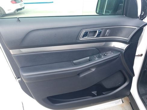 Used 2019 Ford Explorer XLT w/ Equipment Group 201A FWD image 9