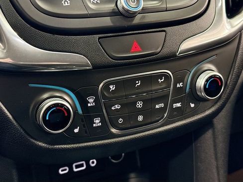 Used 2019 Chevrolet Equinox LT w/ Sun & Navigation Package image 17