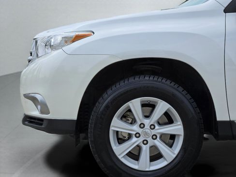 Used 2013 Toyota Highlander Plus image 31