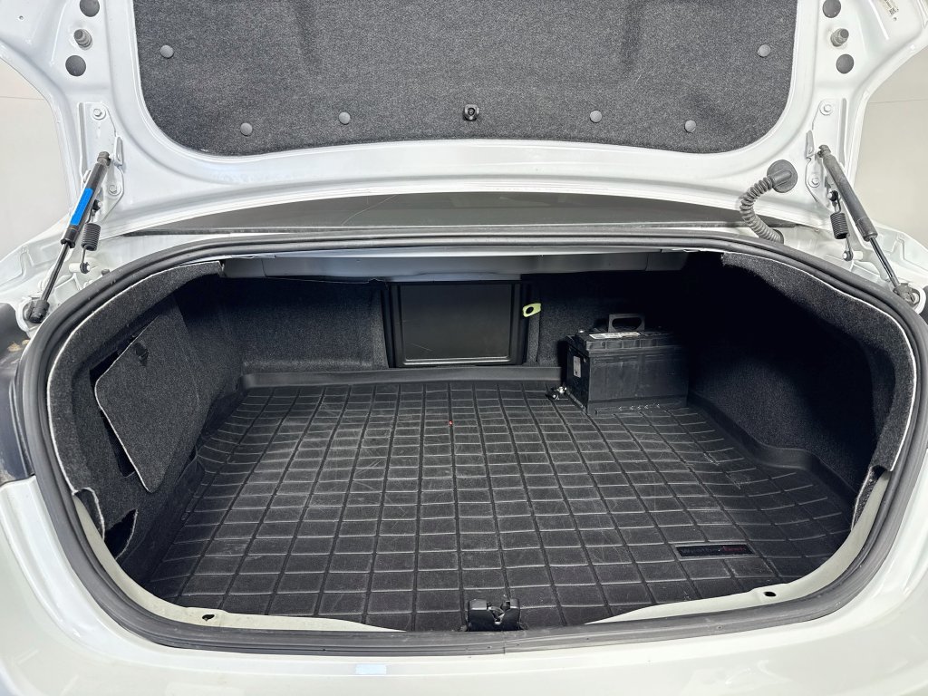 Used 2016 Chevrolet SS RWD image 34