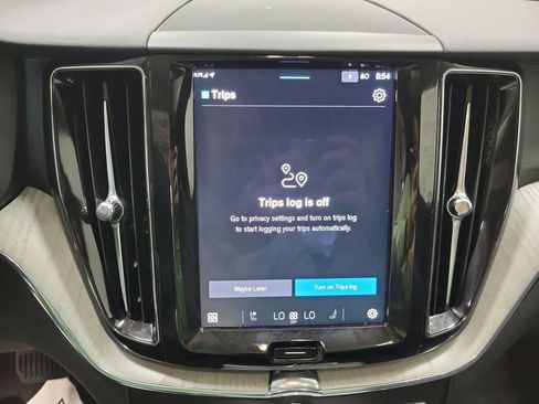 Used 2025 Volvo XC60 B5 Plus image 8