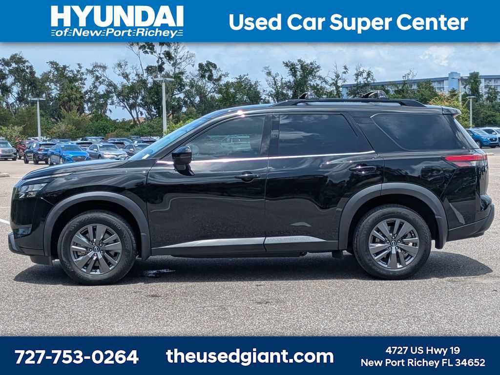Used 2024 Nissan Pathfinder SV w/ Lighting Package (N92) FWD image 2