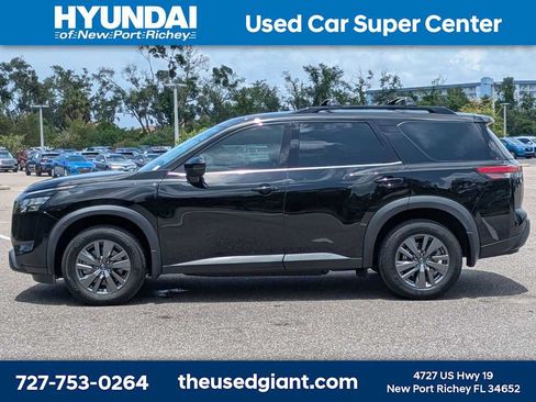 Used 2024 Nissan Pathfinder SV w/ Lighting Package (N92) FWD image 2
