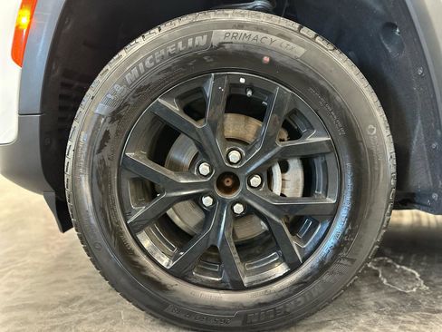 Used 2024 Jeep Grand Cherokee Altitude image 9