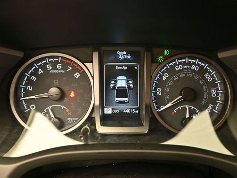 Used 2023 Toyota Tacoma TRD Off-Road image 12