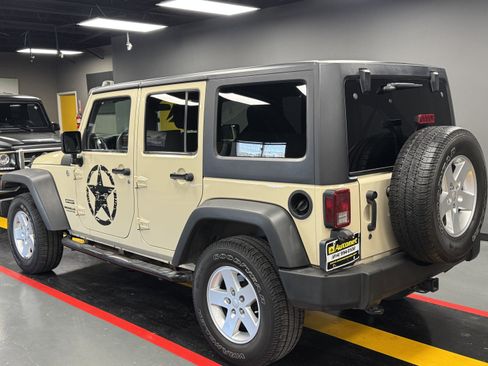 Used 2011 Jeep Wrangler Unlimited Sport image 4