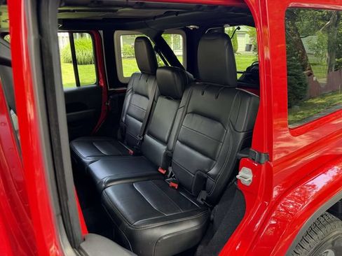 Used 2022 Jeep Wrangler Unlimited Sahara w/ LED Lighting Group AWD/4WD image 16