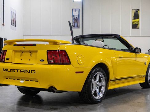 Used 2004 Ford Mustang GT RWD image 7
