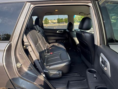 Used 2019 Nissan Pathfinder SL AWD/4WD image 15