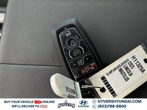 Used 2025 Lincoln Nautilus Reserve AWD/4WD image 49