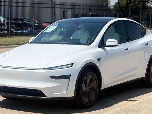 Used 2026 Tesla Model Y 2WD image 3