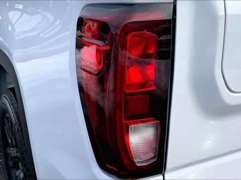 Used 2024 GMC Sierra 1500 Elevation image 28