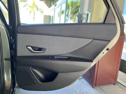 New 2025 Hyundai Elantra Limited image 23