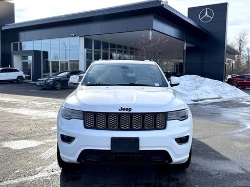 Used 2022 Jeep Grand Cherokee Laredo X image 3