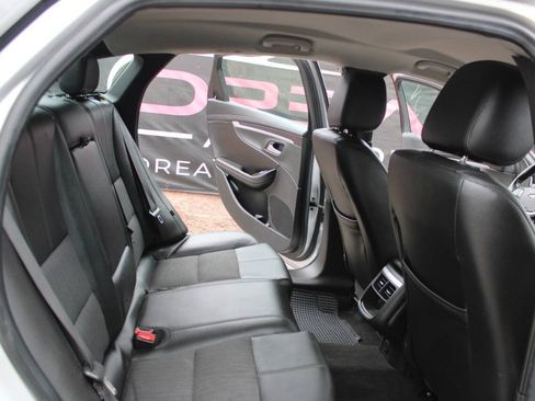 Used 2019 Chevrolet Impala LT FWD image 10