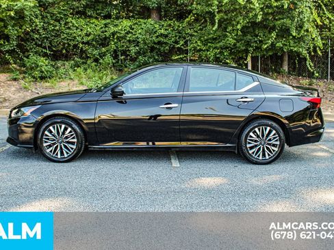 Used 2025 Nissan Altima 2.5 SV FWD image 6