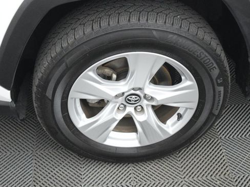 Used 2020 Toyota RAV4 XLE w/ Carpet Mat Package AWD/4WD image 21