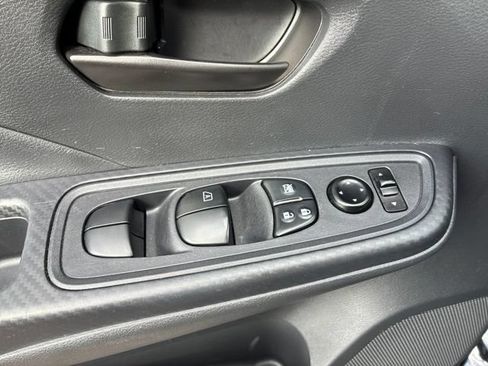 Used 2023 Nissan Versa S w/ Trunk Package FWD image 28