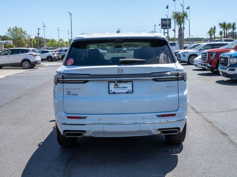 New 2026 Buick Enclave Avenir w/ Super Cruise Package FWD image 4