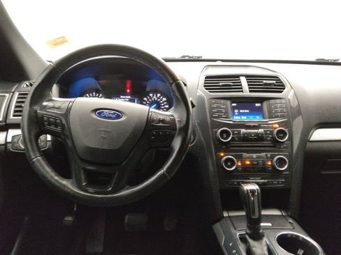 Used 2017 Ford Explorer XLT FWD image 22