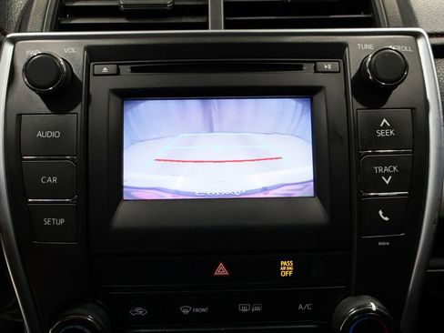 Used 2017 Toyota Camry SE image 24