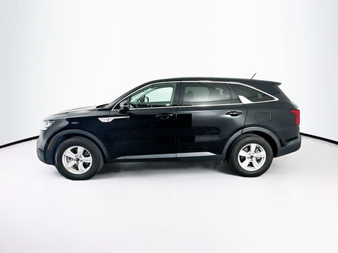 Used 2023 Kia Sorento LX FWD image 4