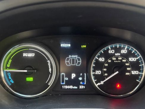 Used 2019 Mitsubishi Outlander SEL image 13