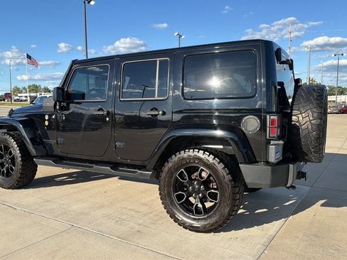 Used 2017 Jeep Wrangler Unlimited Sahara AWD/4WD image 11