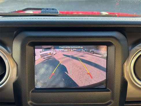 Used 2018 Jeep Wrangler Unlimited Sahara image 22