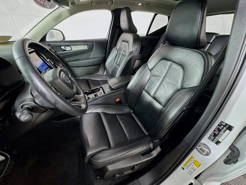 Used 2023 Volvo XC40 B5 Plus AWD/4WD image 14