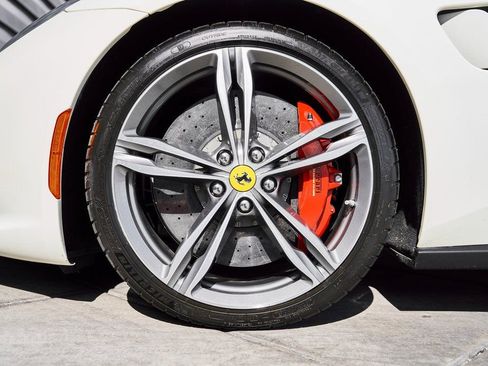 Used 2019 Ferrari GTC4Lusso image 3